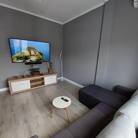 The Grey House Apartment *